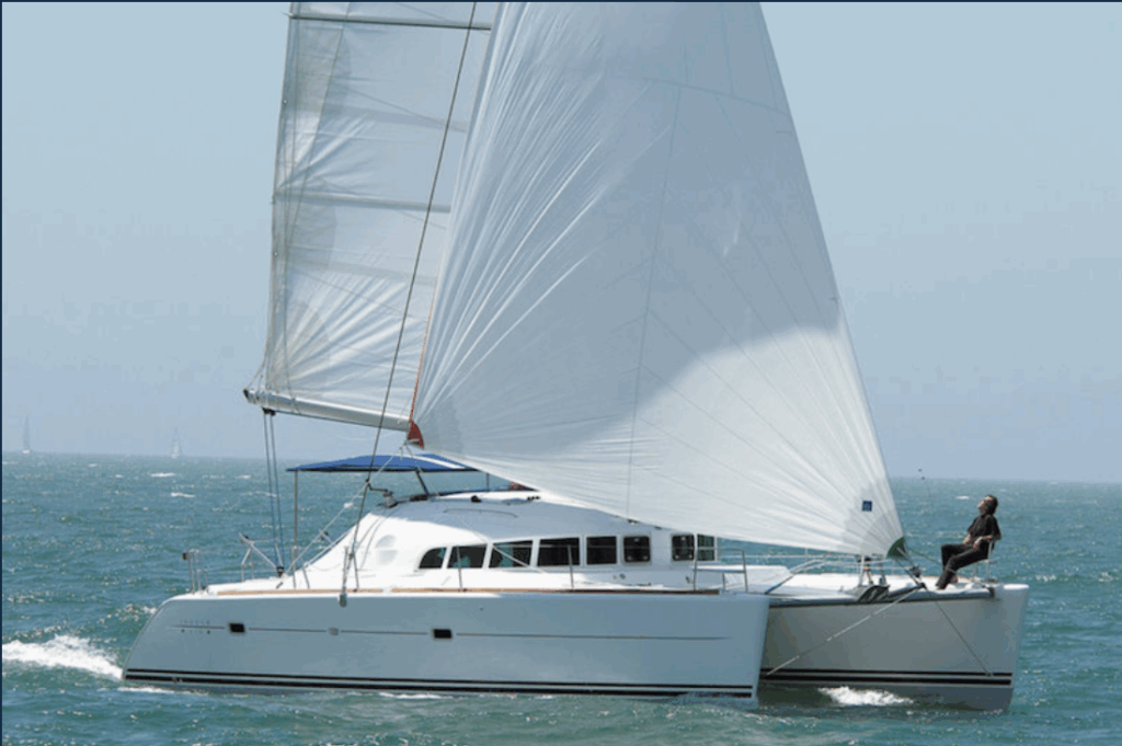 Mar Infinito le ofrece la experiencia de sus profesionales para llevar su embarcación desde y hasta el punto de España o del mundo que usted requiera.